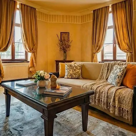 Boutique With Skyline Views In דירה *
