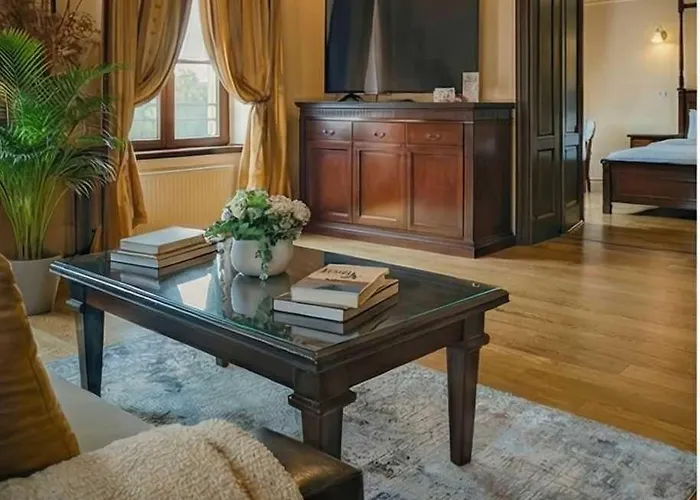 Boutique With Skyline Views In Appartement