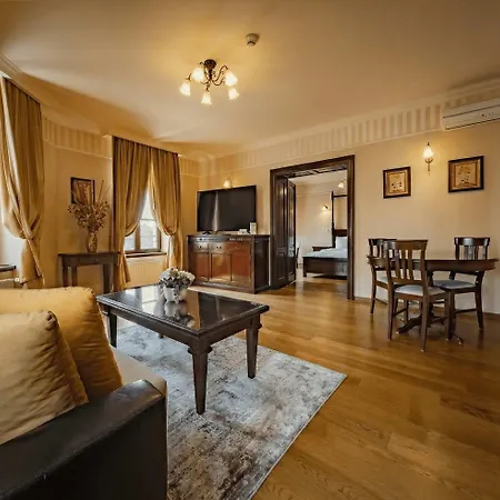 Apartamento Boutique With Skyline Views In